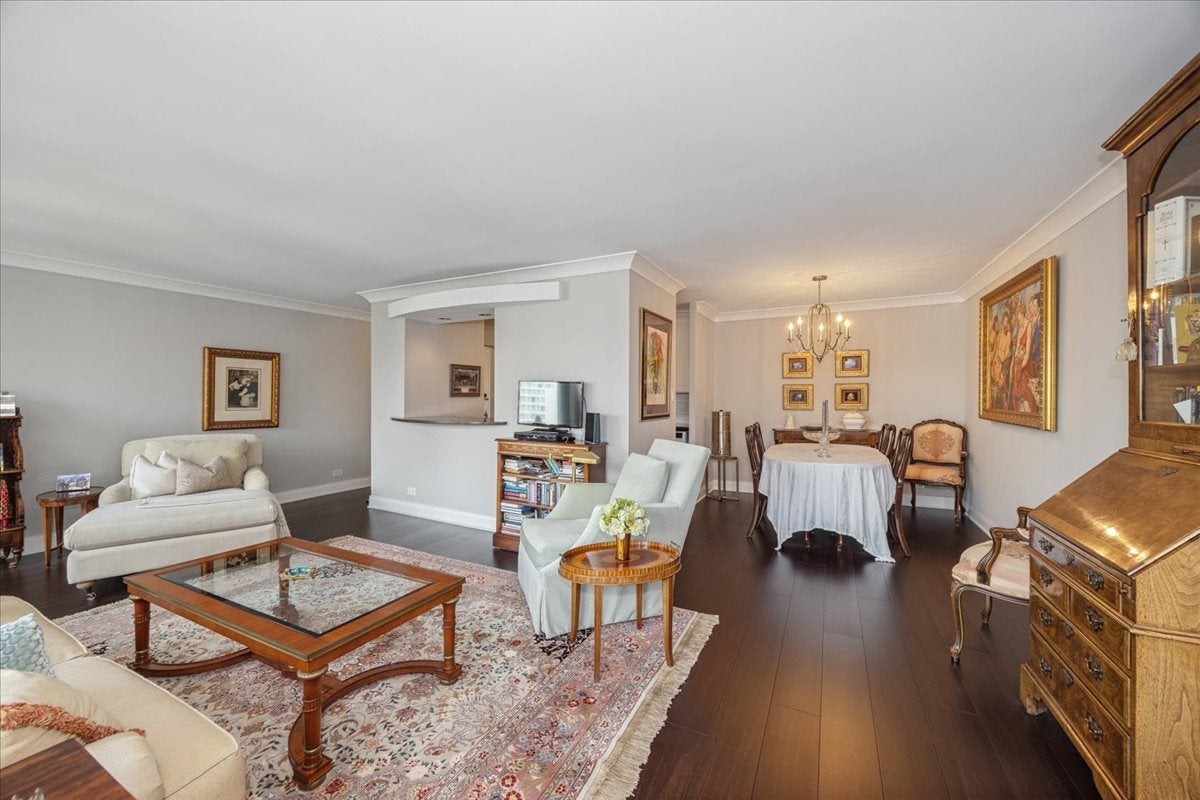 111 E Chestnut Street 16J