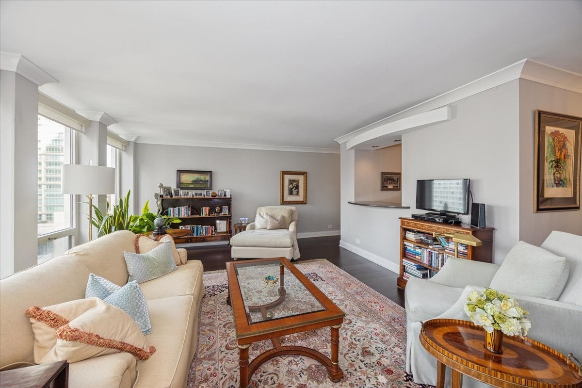 111 E Chestnut Street 16J