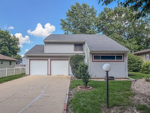 Tiny photo for 2314 Mulberry Court, Champaign, IL 61821 (MLS # 12694384)