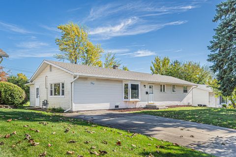 403 Arrowhead Trail Carol Stream IL 60188