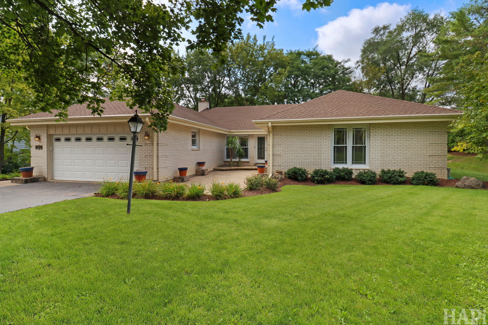 994 Commonwealth Court
