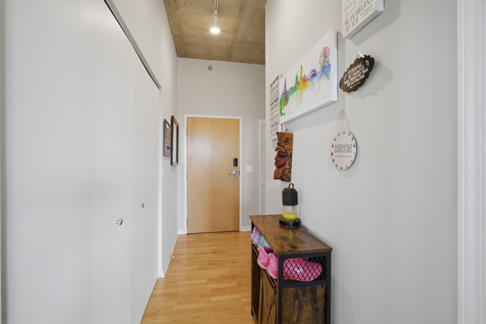 1122 W CATALPA Avenue 910
