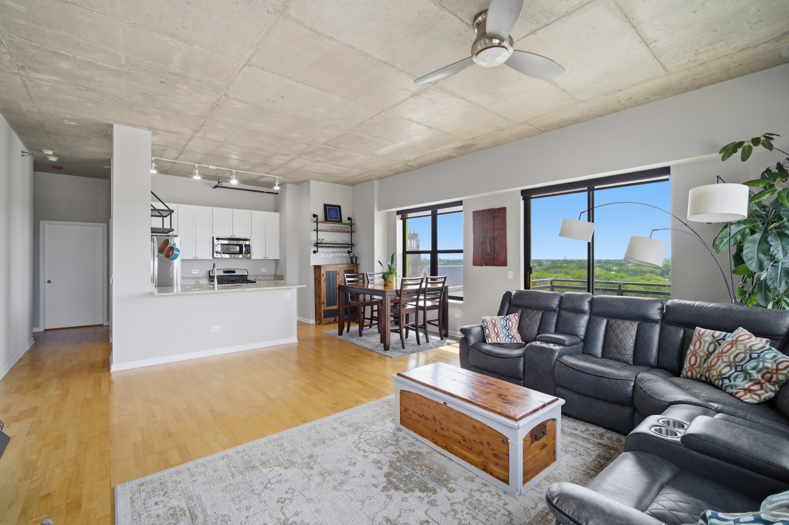 1122 W CATALPA Avenue 910
