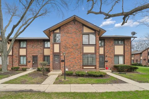 Photo of 1S127 Stratford Lane, Villa Park, IL 60181 (MLS # 12602672)