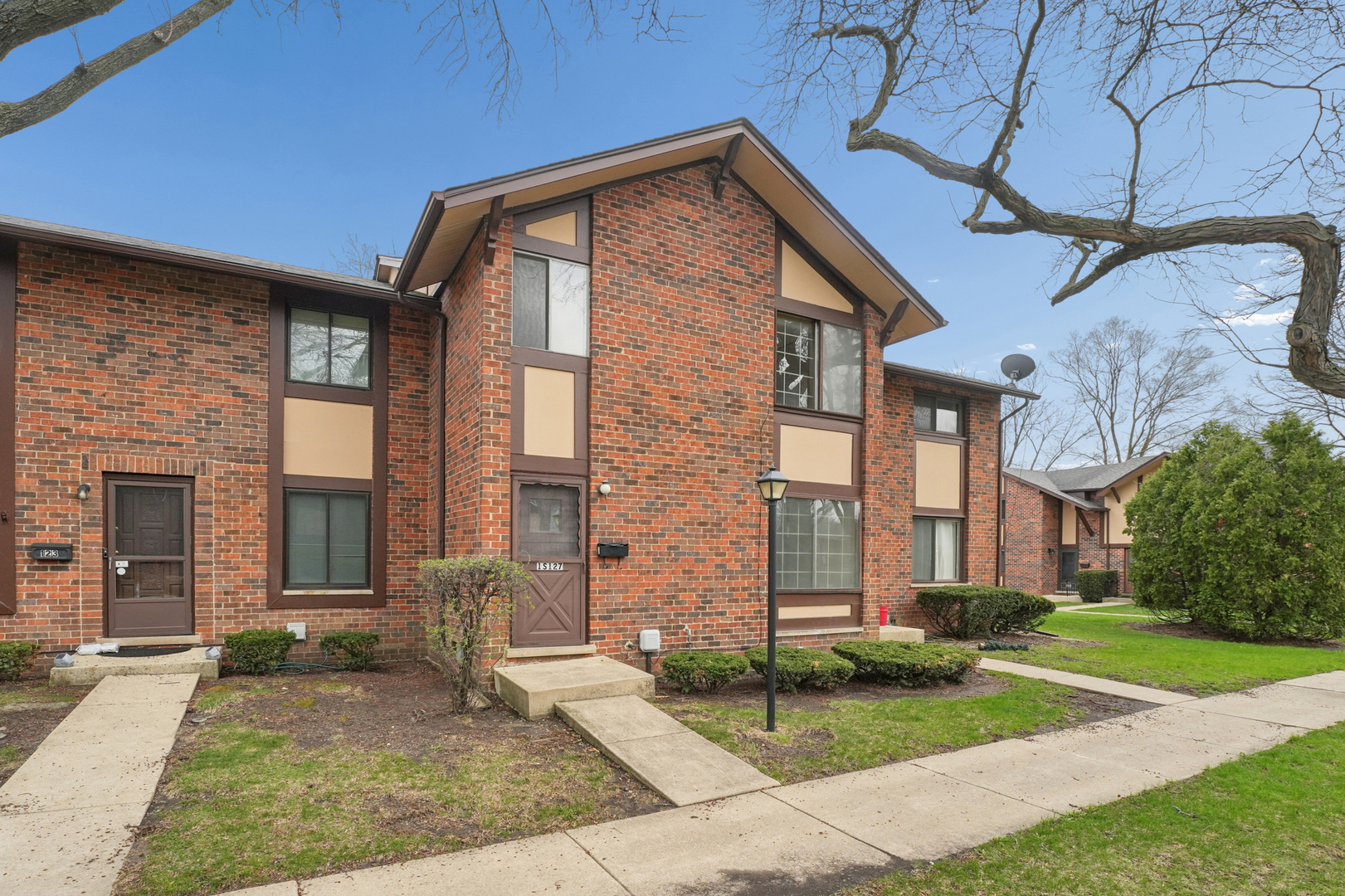 1S127 Stratford Lane