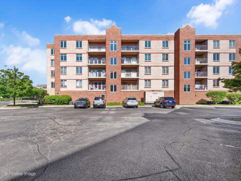 Tiny photo for 175 W Brush Hill Road #104, Elmhurst, IL 60126 (MLS # 12726699)