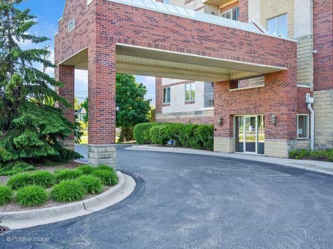 Tiny photo for 175 W Brush Hill Road #104, Elmhurst, IL 60126 (MLS # 12726699)