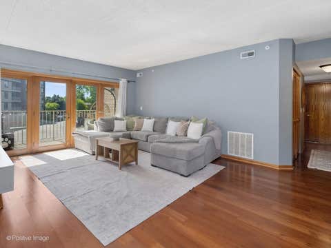 Tiny photo for 175 W Brush Hill Road #104, Elmhurst, IL 60126 (MLS # 12726699)