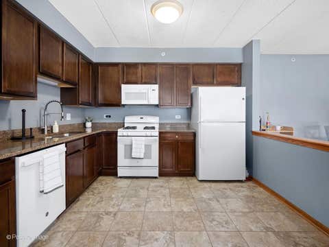 Tiny photo for 175 W Brush Hill Road #104, Elmhurst, IL 60126 (MLS # 12726699)