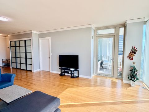 Tiny photo for 1570 ELMWOOD Avenue #802, Evanston, IL 60201 (MLS # 12493739)