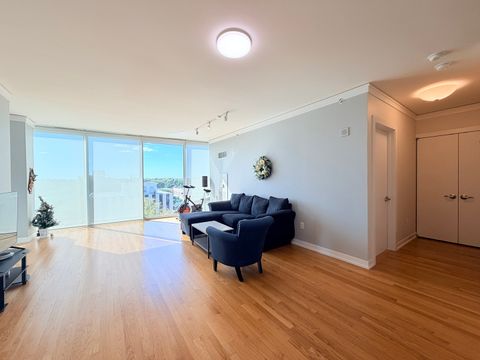 Tiny photo for 1570 ELMWOOD Avenue #802, Evanston, IL 60201 (MLS # 12493739)