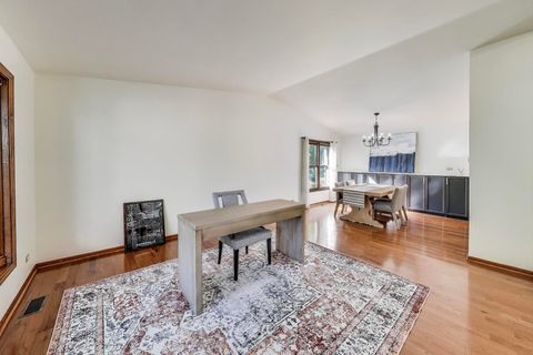 Tiny photo for 725 N Ashbury Avenue, Bolingbrook, IL 60440 (MLS # 12464212)