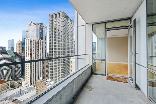 8 E Randolph Street 2806