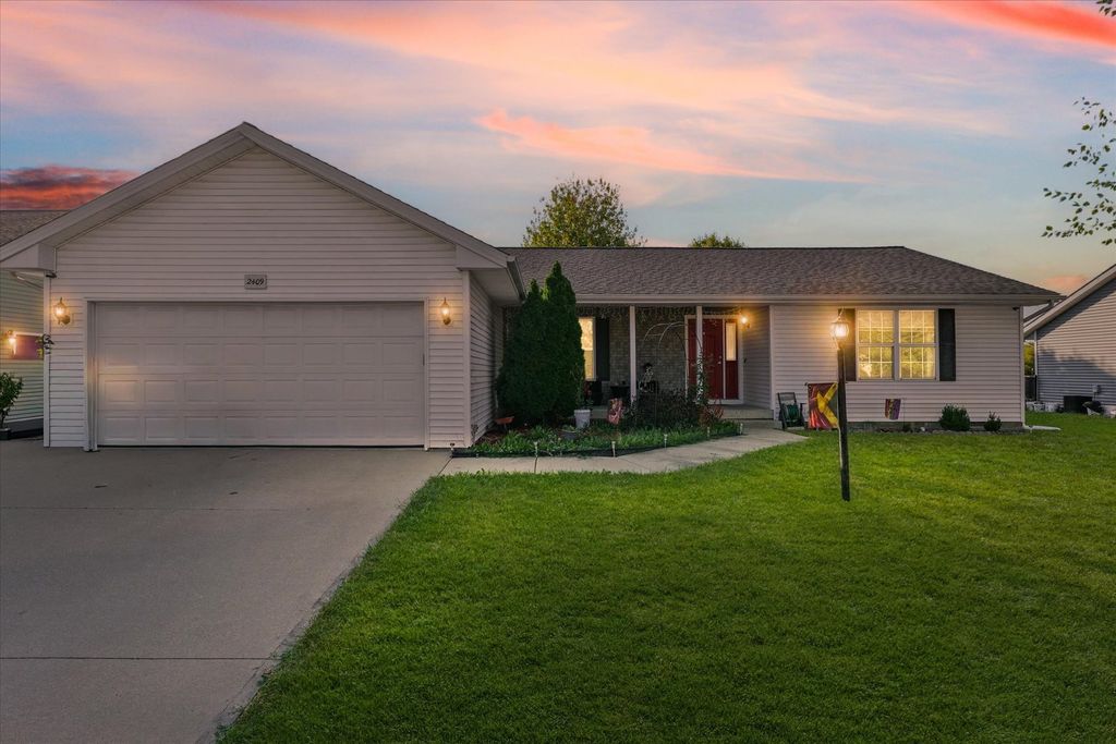 Photo for 2409 Goodfield Drive, Urbana, IL 61802 (MLS # 12490704)