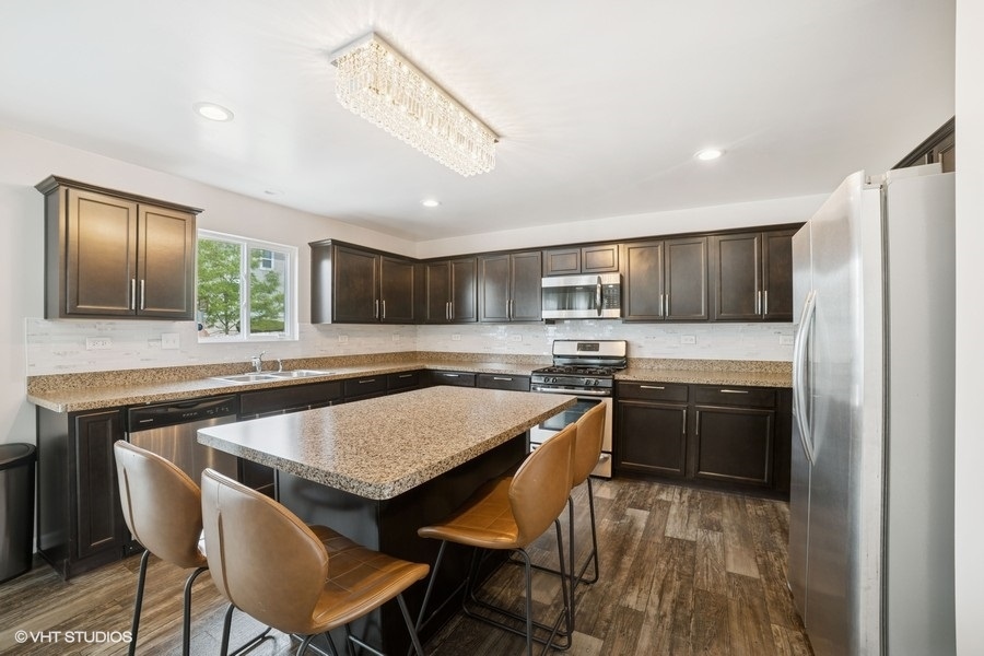1688 Lakeland Lane