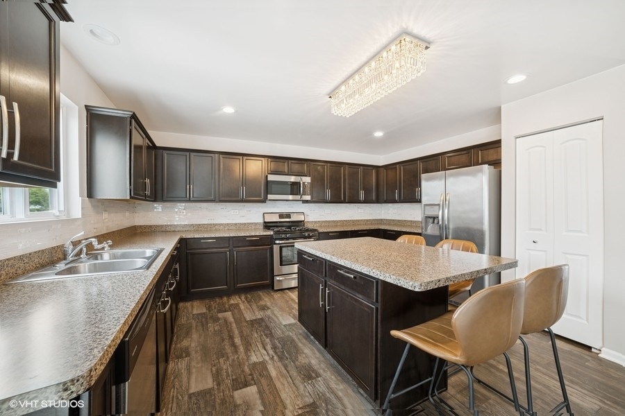 1688 Lakeland Lane