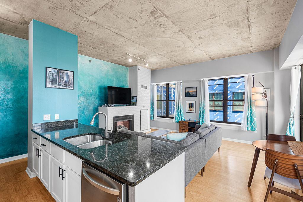 1122 W Catalpa Avenue 703