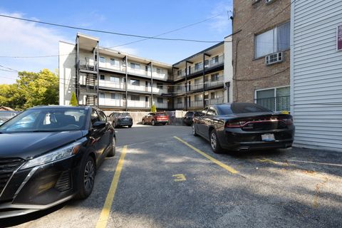 Tiny photo for 7070 N Ridge Boulevard #1A, Chicago, IL 60645 (MLS # 12496037)