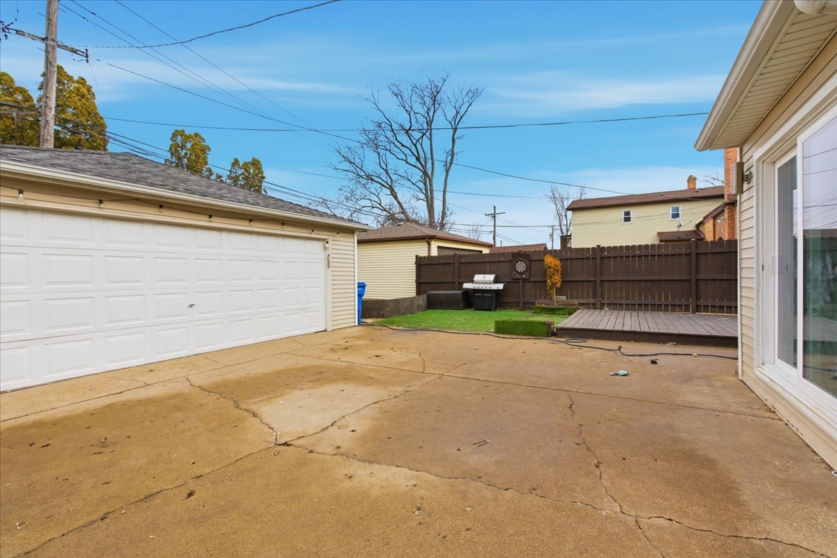 7802 W Victoria Street