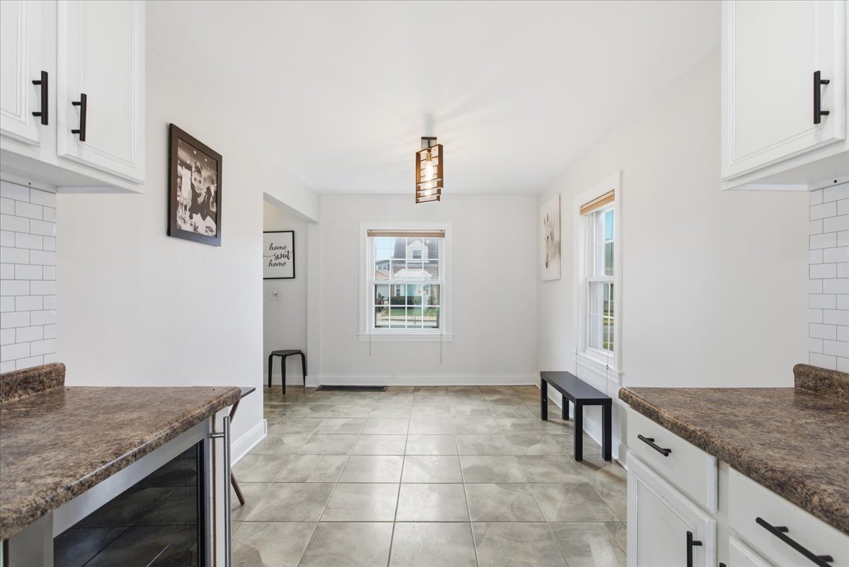 7802 W Victoria Street