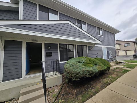 Photo of 6267 Gold Circle #6267, Hanover Park, IL 60133 (MLS # 12497834) Photo of 6267 Gold Circle #6267, Hanover Park, IL 60133 (MLS # 12497834)