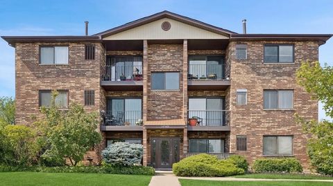 Photo of 14949 Lakeview Drive #101, Orland Park, IL 60462 (MLS # 12650611)