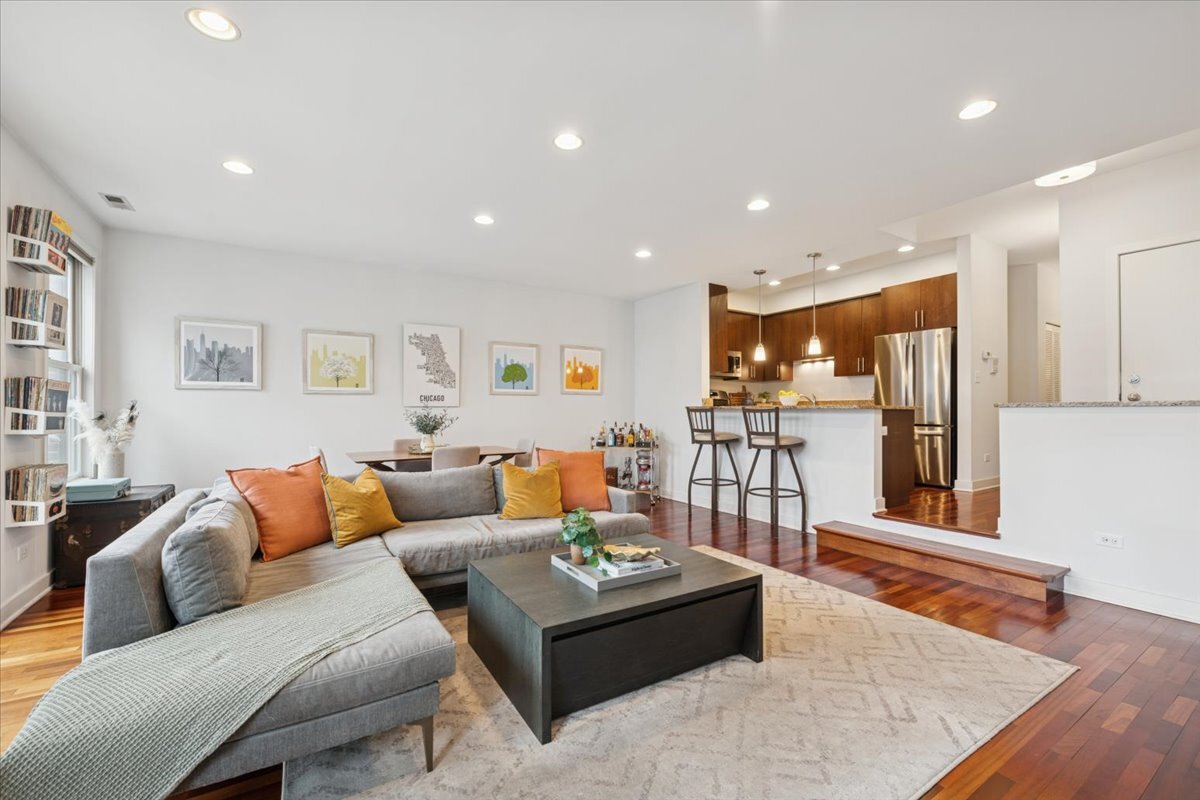 1234 N Milwaukee Avenue 3