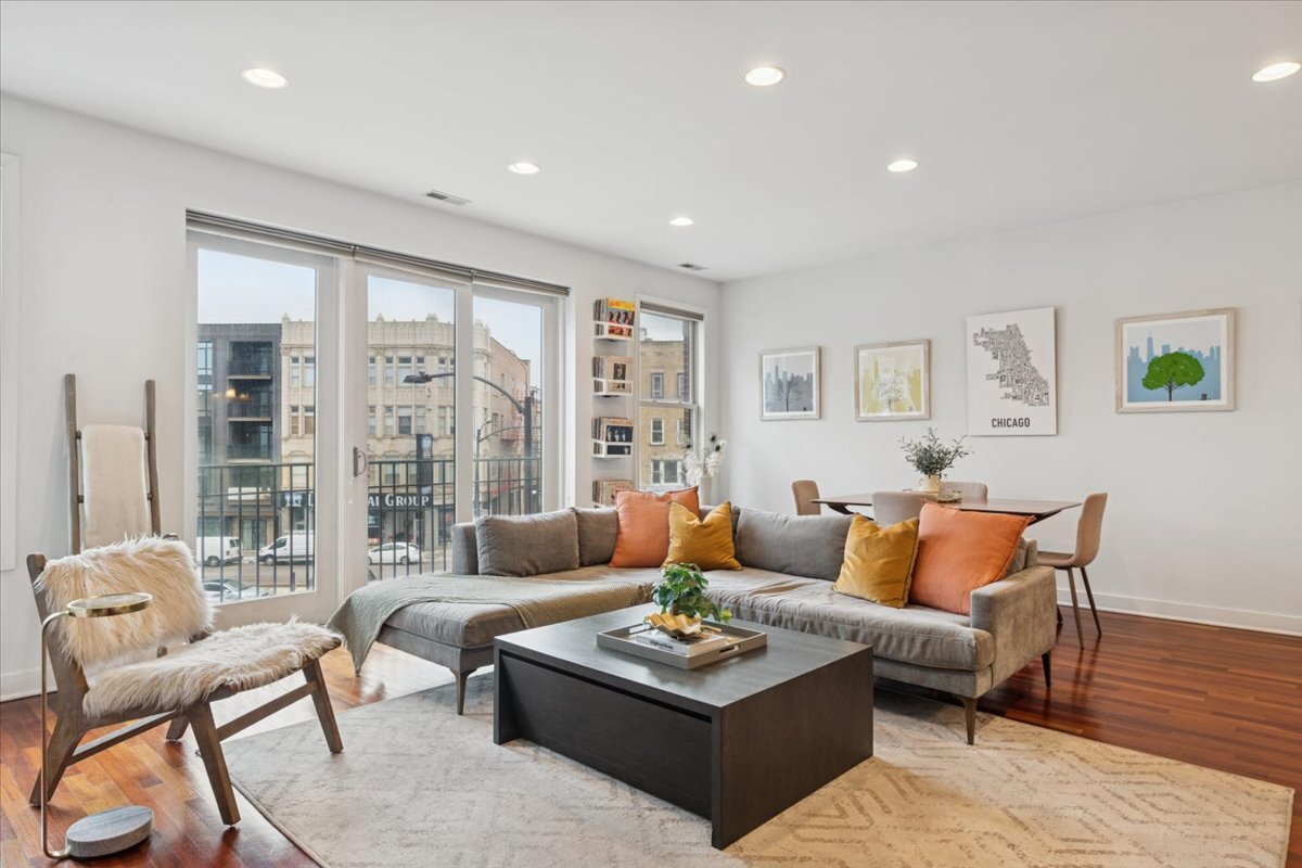 1234 N Milwaukee Avenue 3