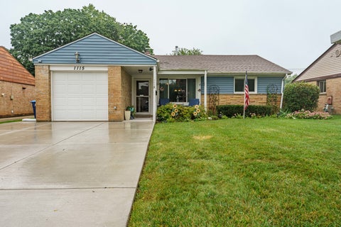 Photo of 1115 S 3rd Avenue, Des Plaines, IL 60016 (MLS # 12752368)