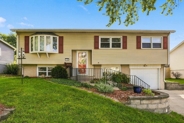 3123 SOMERSET DR, BETTENDORF, IA 52722 - Image 16ebe856f1e0dba99b97966d2cafedb3/3925804138