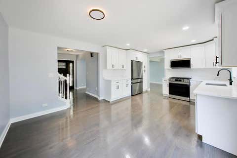 Tiny photo for 16w250 93rd Place, Burr Ridge, IL 60527 (MLS # 12711670)