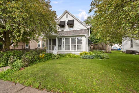 Photo of 1424 11th Street A, Moline, IL 61265 (MLS # 12681732)
