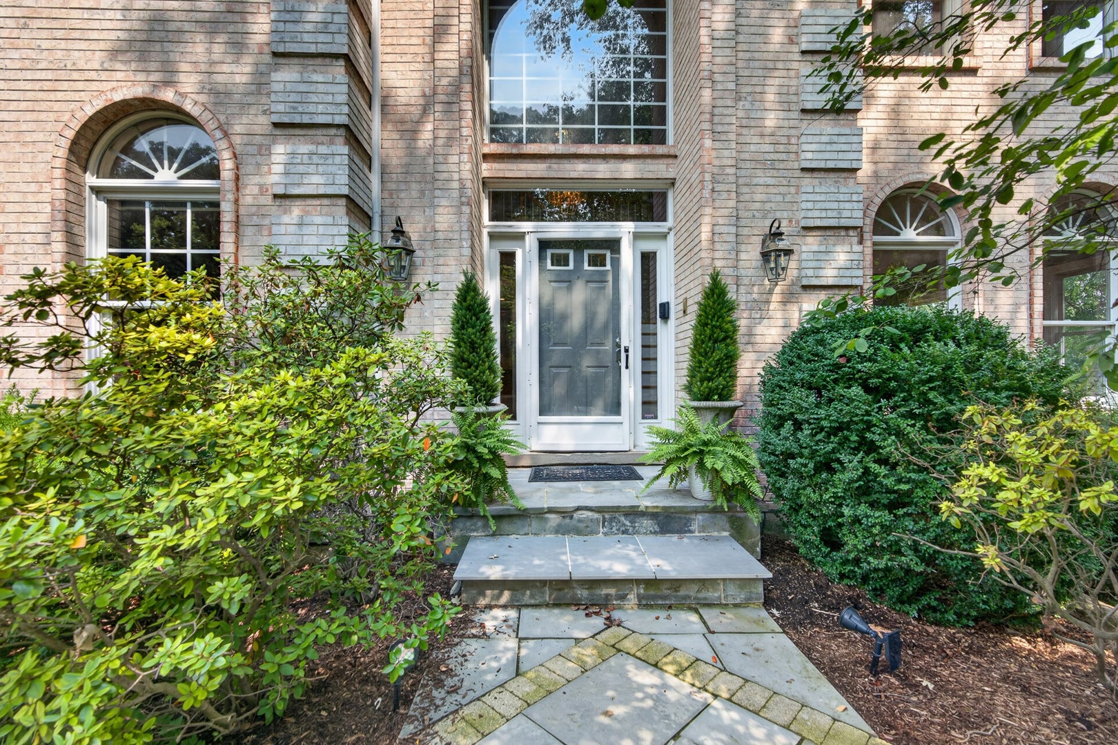 3N681 Trotter Lane