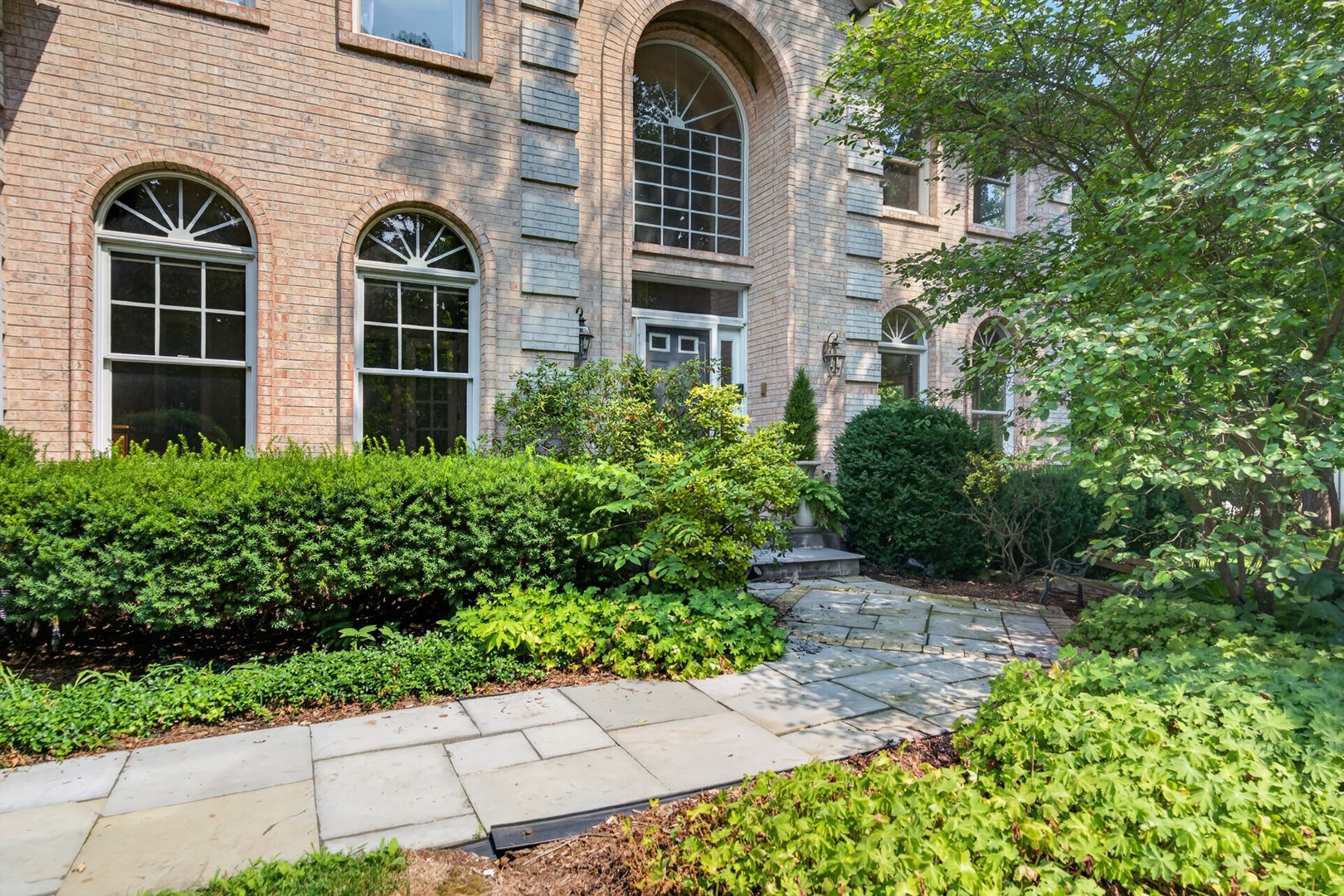 3N681 Trotter Lane