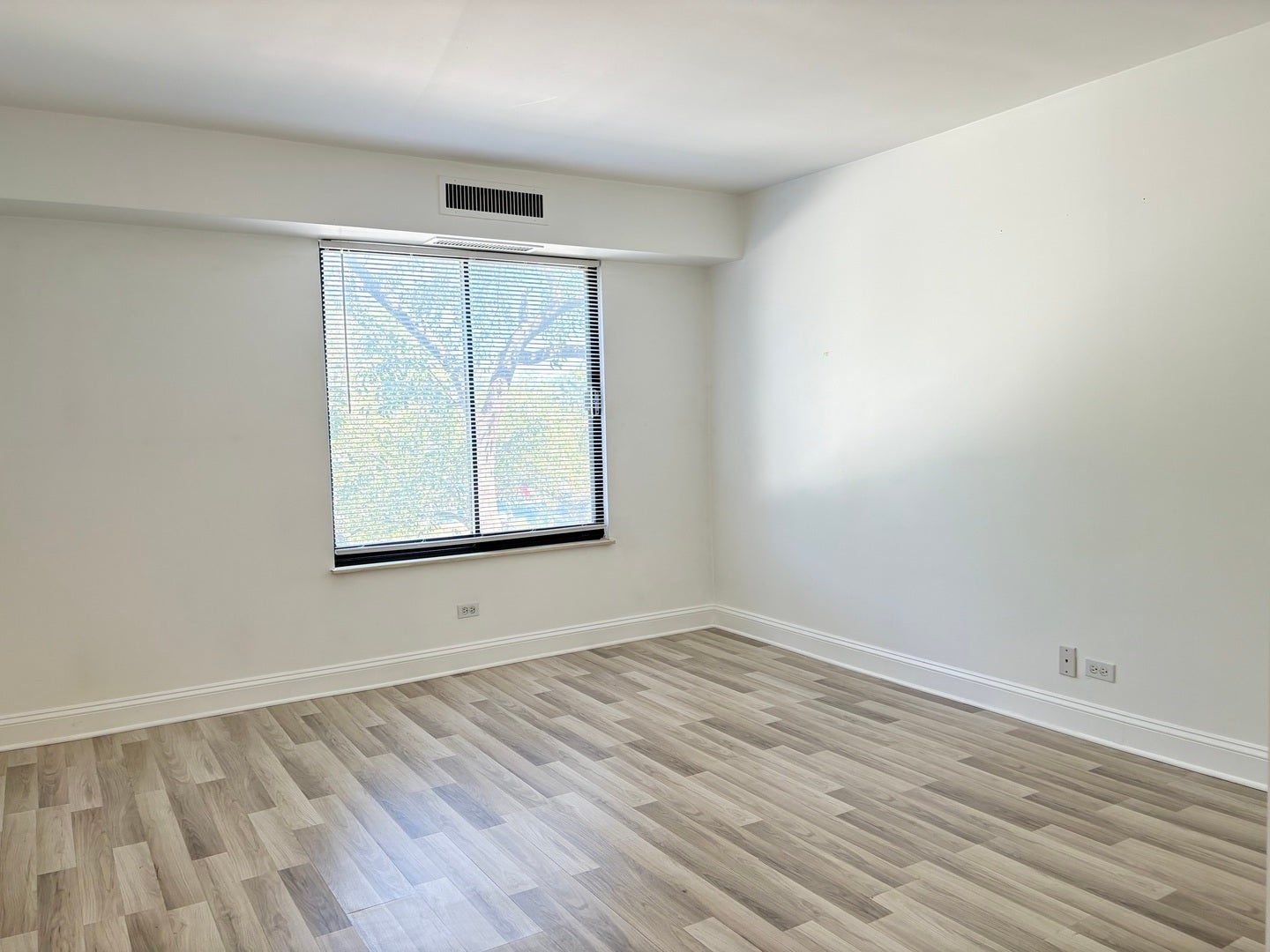 1415 E Central Road 203A