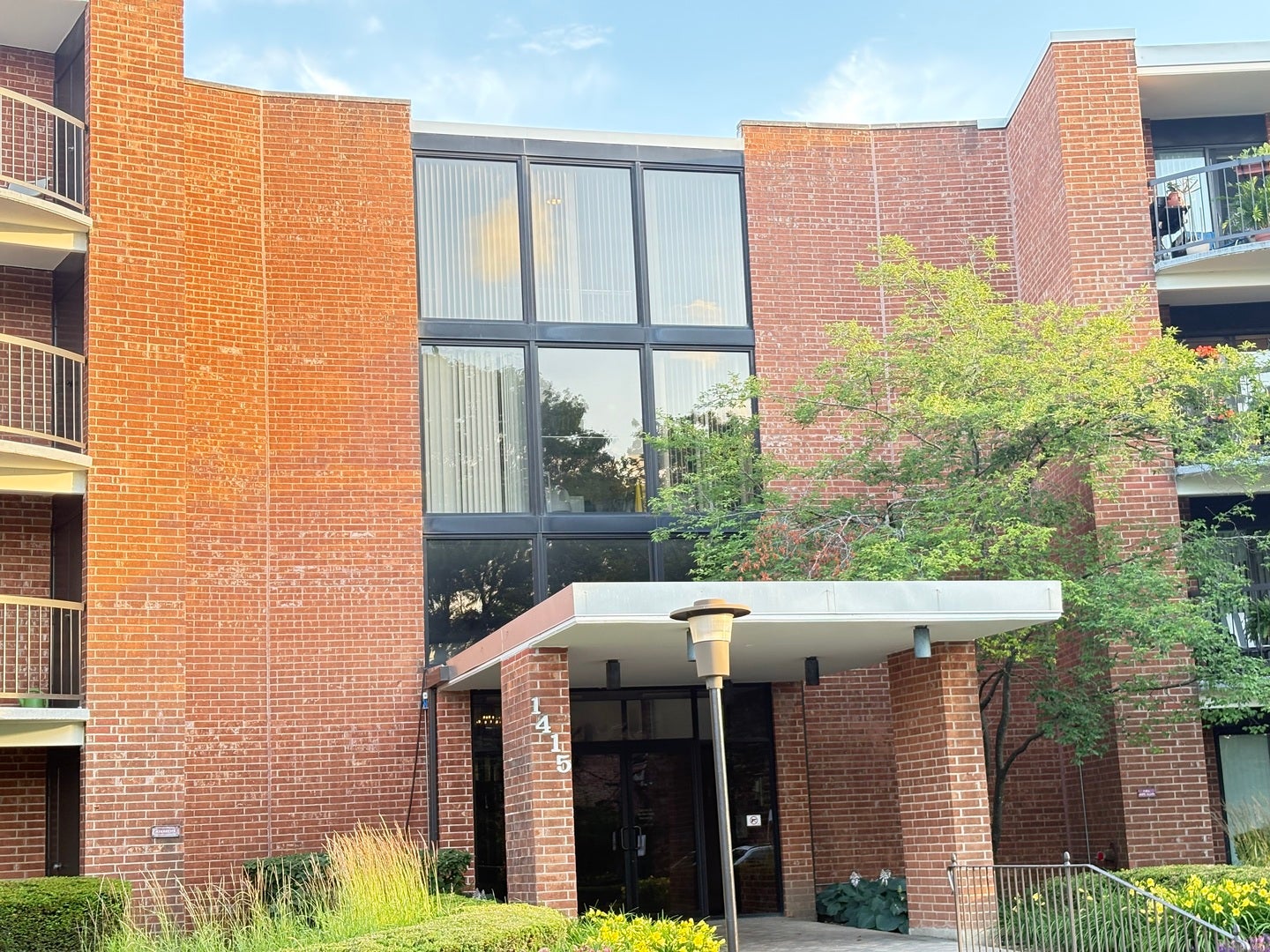 1415 E Central Road 203A