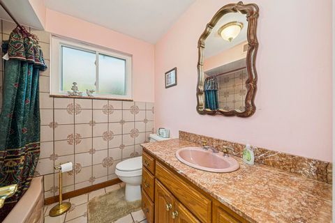 Tiny photo for 6433 N Drake Avenue, Lincolnwood, IL 60712 (MLS # 12512058)