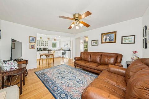 Tiny photo for 6433 N Drake Avenue, Lincolnwood, IL 60712 (MLS # 12512058)