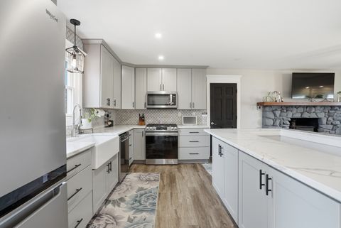 Tiny photo for 911 Somerset Street, New Lenox, IL 60451 (MLS # 12587397)