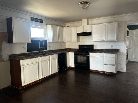 Tiny photo for 1001 E Oak Street, West Frankfort, IL 62896 (MLS # 12553033)