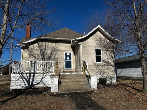 Photo of 1001 E Oak Street, West Frankfort, IL 62896 (MLS # 12553033)