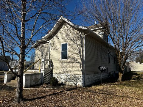 Tiny photo for 1001 E Oak Street, West Frankfort, IL 62896 (MLS # 12553033)