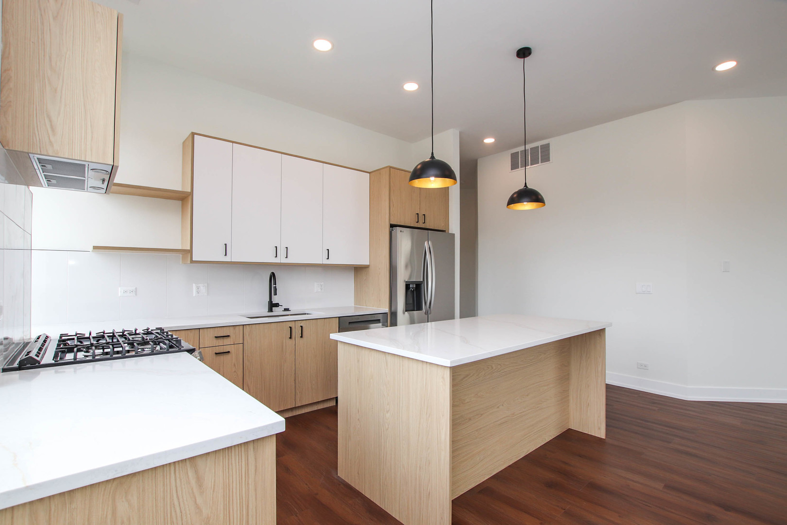 1001 N Milwaukee Avenue 204