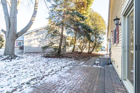 Tiny photo for 640 Sanders Court, Gurnee, IL 60031 (MLS # 12541562)