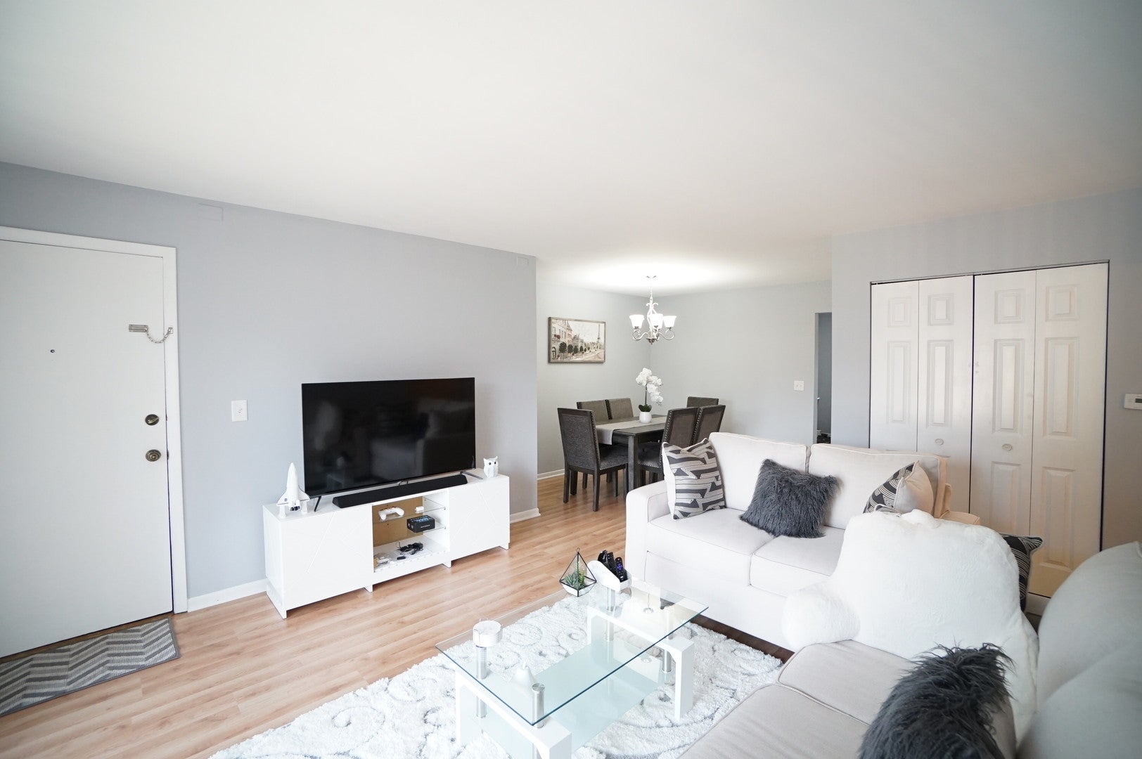 916 S Plum Grove Road 224