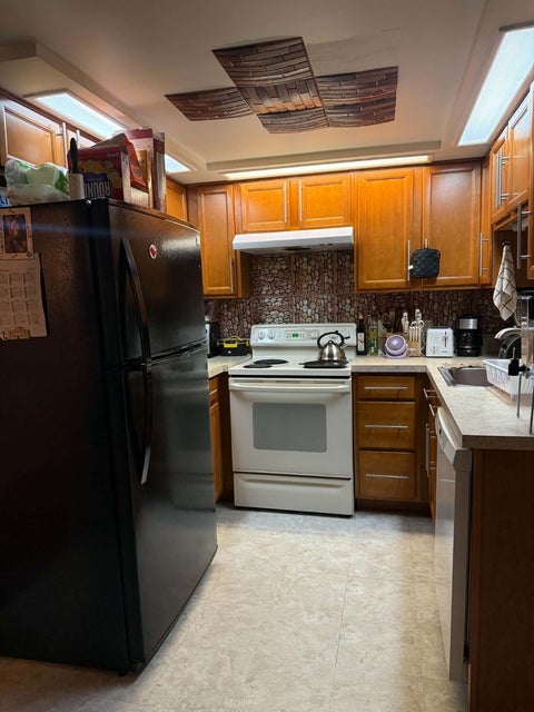 Tiny photo for 7004 99th Street #204E, Chicago Ridge, IL 60415 (MLS # 12789822)