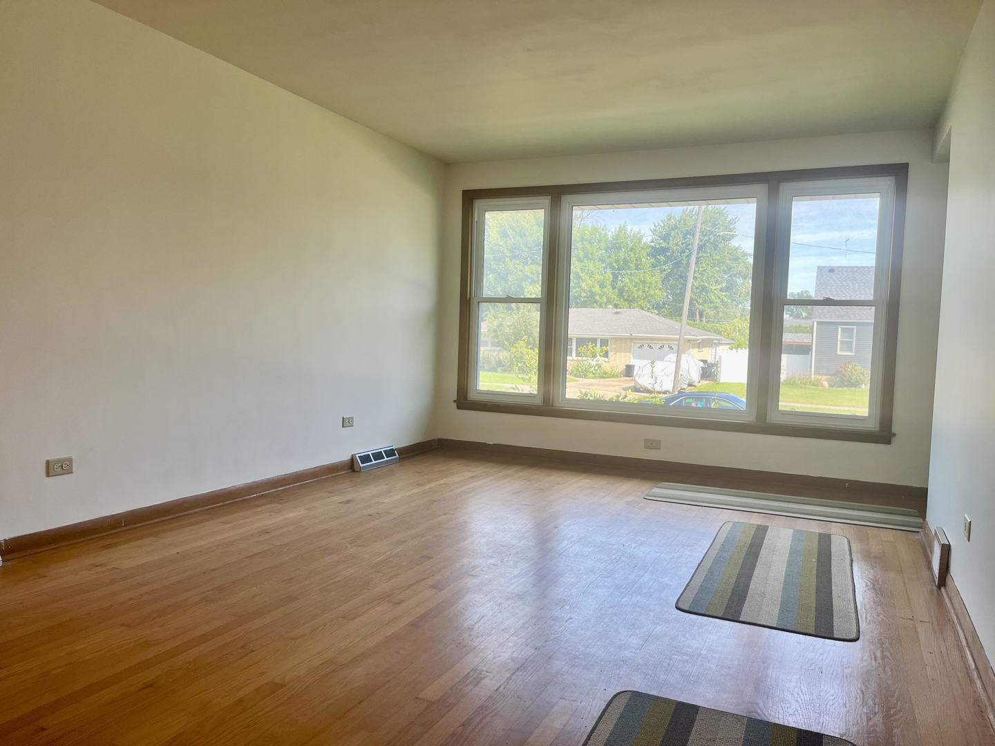 5733 W 83rd Place