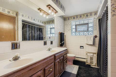 Tiny photo for 9045 S Sacramento Avenue, Evergreen Park, IL 60805 (MLS # 12474926)