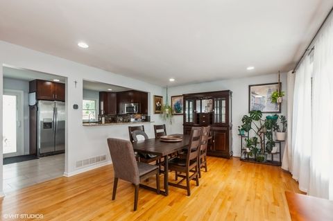 Tiny photo for 610 Bryn Mawr Avenue, Bartlett, IL 60103 (MLS # 12437828)