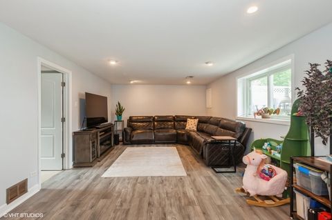 Tiny photo for 610 Bryn Mawr Avenue, Bartlett, IL 60103 (MLS # 12437828)